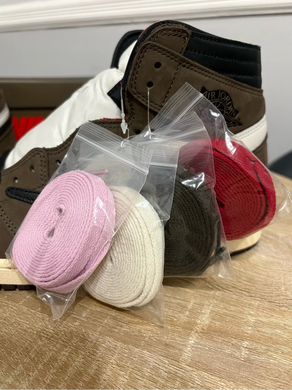Jordan 1 low × Travis Scott Mocha High